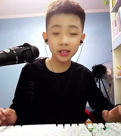 手机奥秘,满脸自责后悔不迭!|化妆品|女孩 .