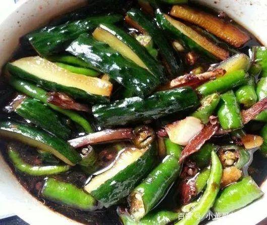 腌黄瓜怎样才会又脆又绿?学会这个小技巧,爽