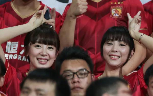 最低调的国脚 妻子长得漂亮喜欢健身而且学历是国足太太团中最高
