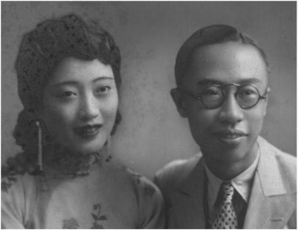 末代
天子溥仪在回忆录里
描述了他柔顺容的洞房之夜,排场令人动容