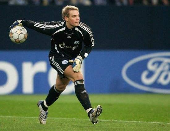 诺伊尔回到梦开始的沙尔克04 发媒体信息引发