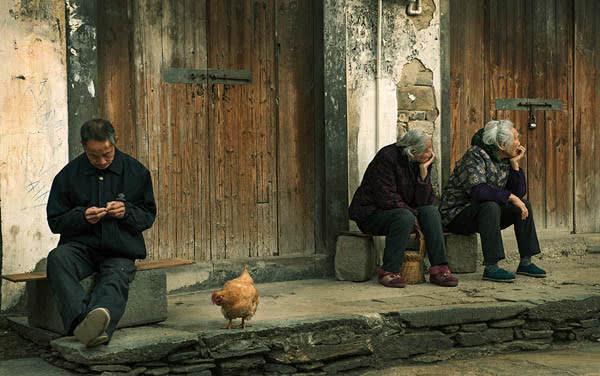 在农村存在一个奇怪的现象,越穷的家庭越容易