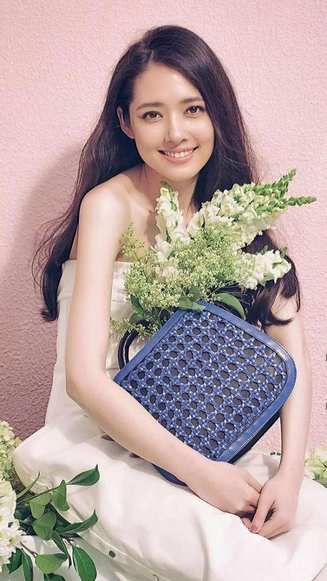 郭碧婷整容失败?猪鼻子香肠嘴太吓人,网友:又