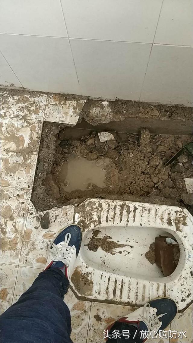 卫生间贴好瓷砖发现漏水了,必须要砸瓷砖吗?师