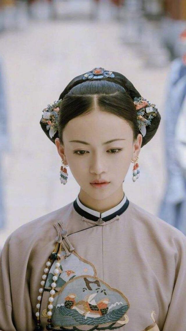 吴谨言早年艺考照片曝光，模样清纯、气质出众，力证天然脸!