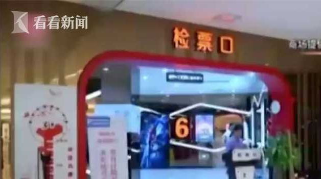 猖狂 男子当着母亲面将12岁少女拖进消防通道猥亵