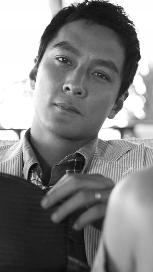 倪大红年轻时一定很帅,大神把他眼袋P掉了,直