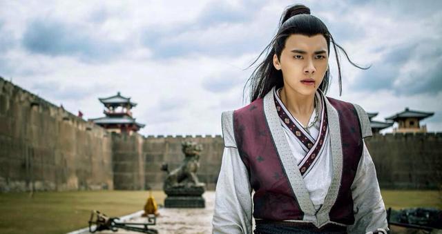 李易峰再登春晚,节目形式新颖,专访现小机智!