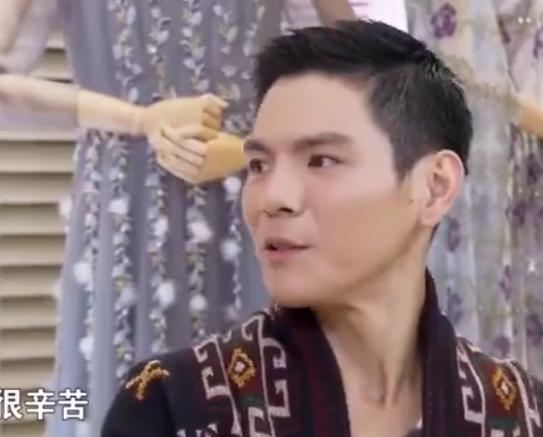 向佐到关之琳服装店做实习生,被赞眼光好懂搭配,这动作感动向太