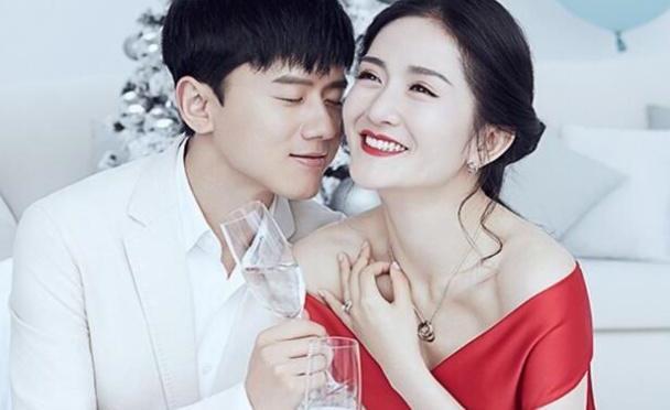 张杰晒出一家四口照片,当了妈妈的谢娜眼神中