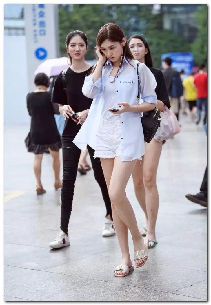 美女街拍:女朋友不一定要多瘦,像图5这种身材就刚刚好!