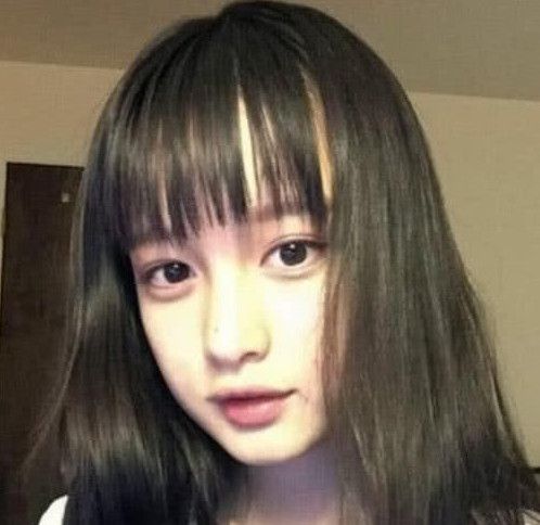 17岁女孩天生"网红脸",素颜照曝光后,网友:简直太扎心