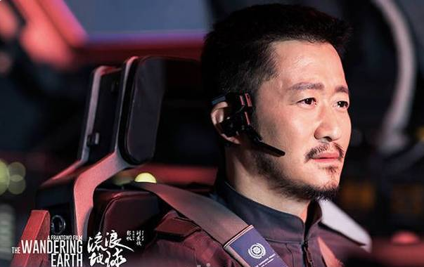 《流浪地球》彩蛋你注意了吗？奥巴马真人出演，网友：幸亏走得晚