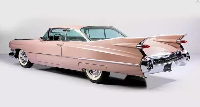 开一部1951年的福特F1穿过闹市是什么