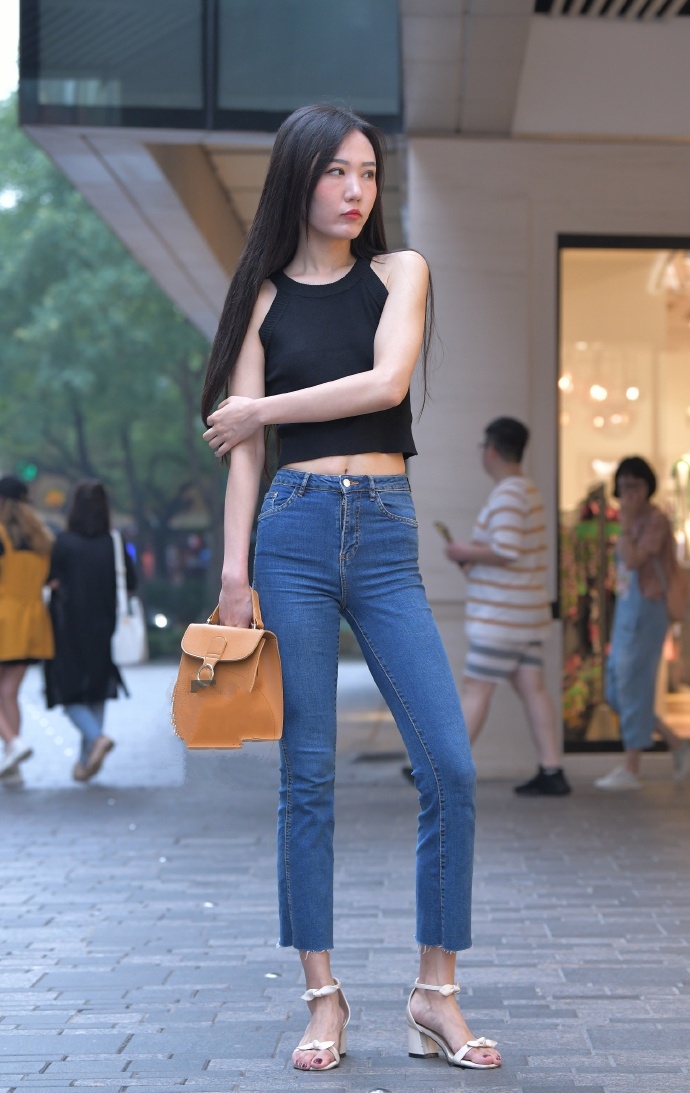 美女-性感美女-蓝色紧身牛仔裤美女热舞so cool_标清