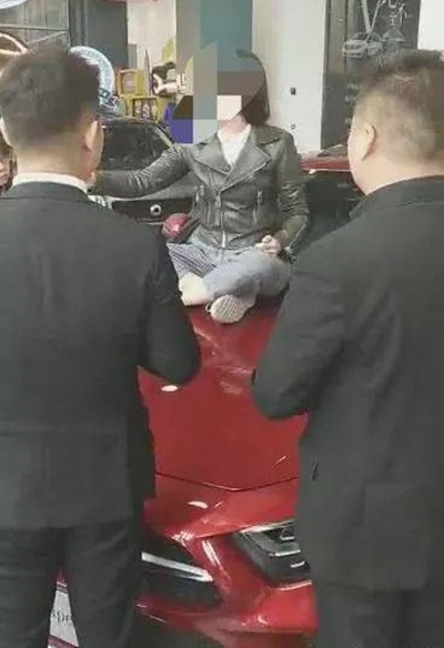 盘点女研究生西安买奔驰没出4s店发动机漏油