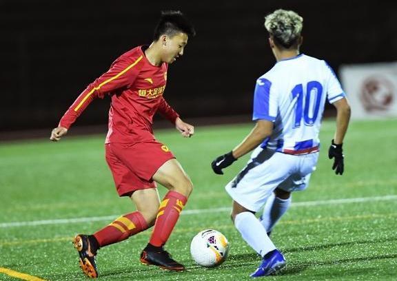 恒大足球小将闪耀马德里足球冠军赛 开局保持