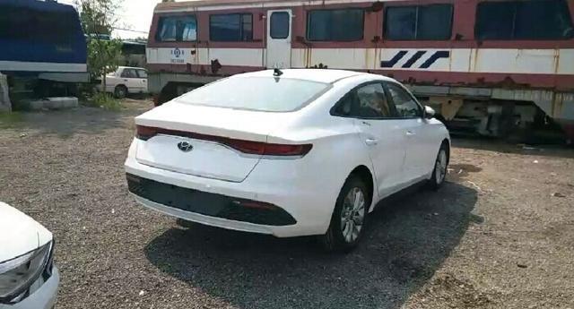 终于不再加价抢思域,这车1.6T压榨204马力,配7速双离合,卖15万