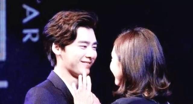 CP感太强绯闻不断,杨幂对李易峰视而不见,陈晓