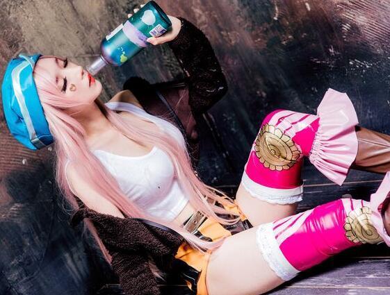 海贼王美女真人版你见过吗?女帝颜值在线，我最喜欢娜美