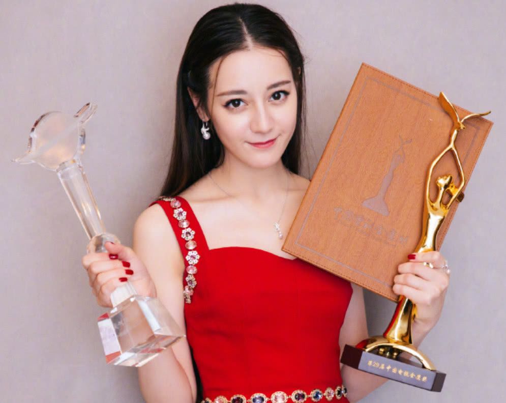 金鹰节迪丽热巴获奖被批不够格?听听张曼玉怎么说!