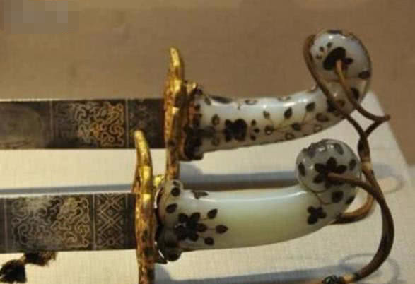 老人一把破军刀日本人花100万美金买,只因为刀