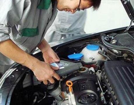 汽车保养只是换机油就完事？这5点你不做，4S店偷着乐