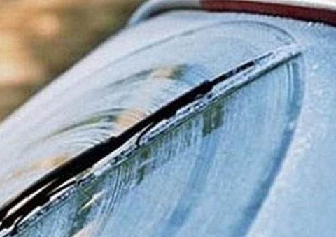 雨刮器刷玻璃不干净？先别急着换，聪明人都用1块钱自己解决！