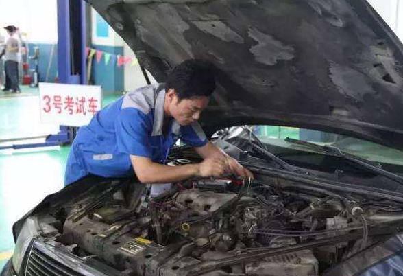 这6大汽车配件没必要在4S店换！别花冤枉钱，外边换便宜一半