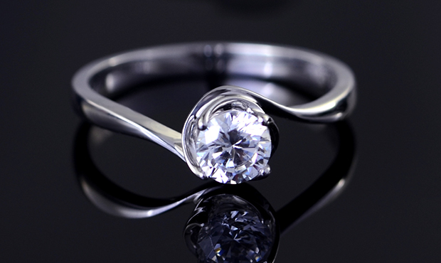如何挑选钻戒?最全钻戒挑选攻略?钻戒怎么选符合心意?