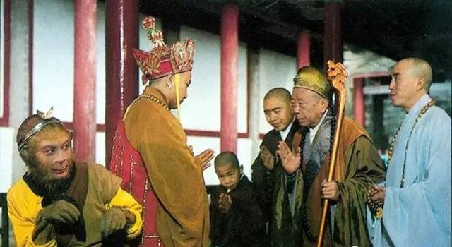 为何金池长老要抢唐僧的锦襕袈裟，你看看观音在袈裟上留了啥？