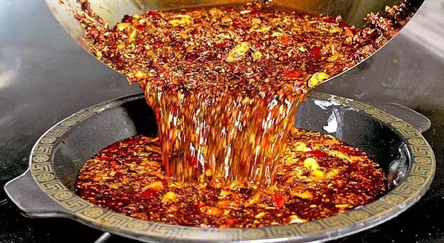 为什么现在炒火锅底料用糍粑辣椒量比豆瓣酱多!豆瓣和糍粑辣椒的比例谢谢