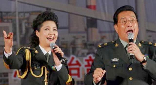 78岁歌唱家李双江，面容憔悴苍老，现如今51岁娇妻也老了