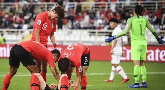 心塞!张呈栋停球10米开外时,谁注意到郑智和队