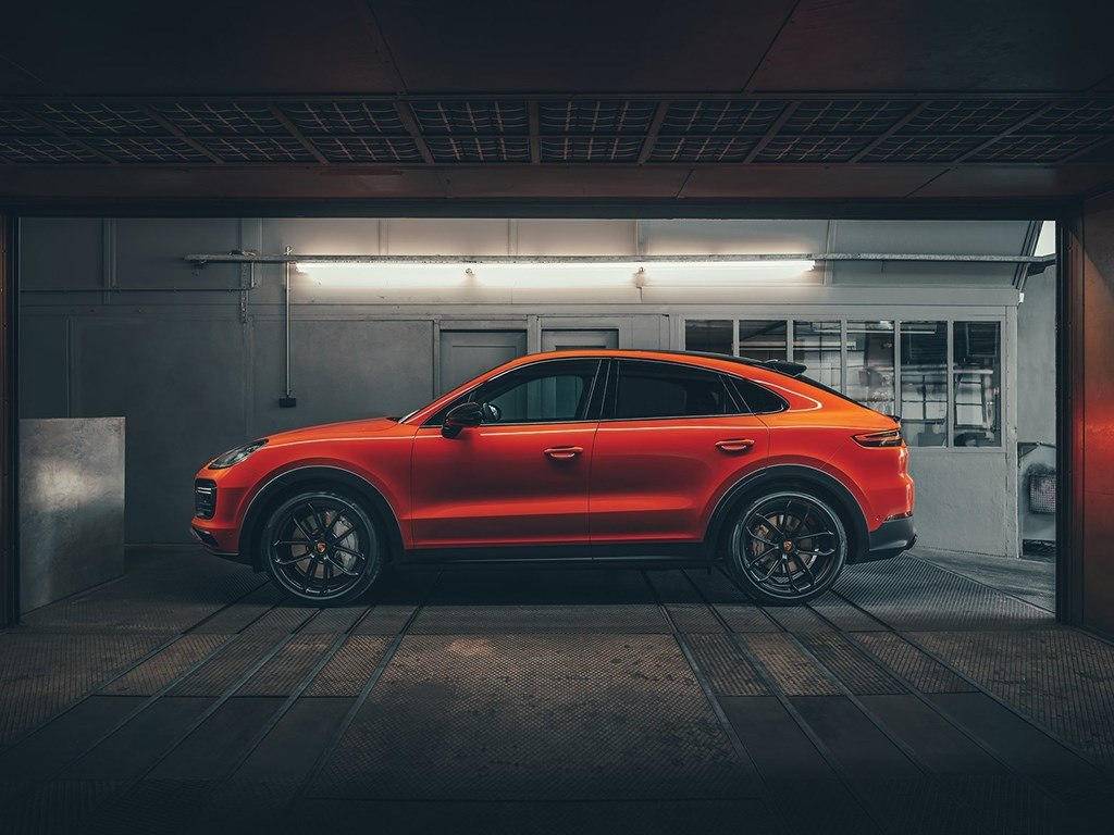 保时捷首款轿跑SUV预售,高低配差百万,破百最低3.9秒