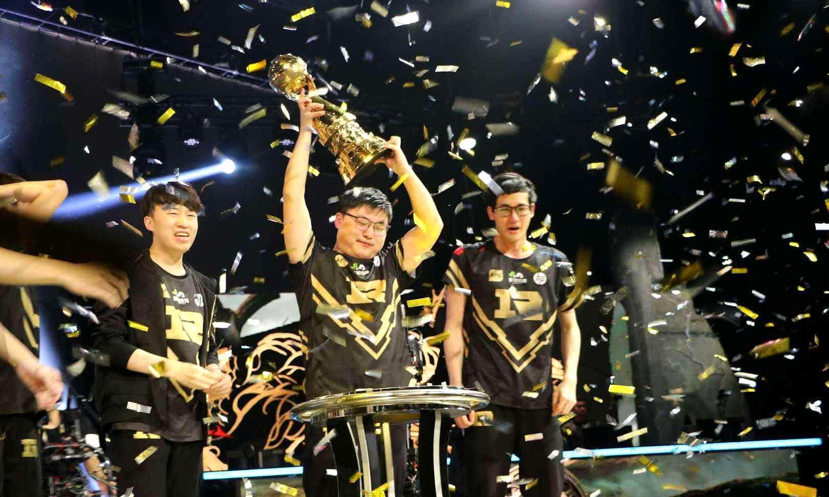 RNG邀请小叮当PK英雄联盟,并暗示已续约老选手,不是姿态