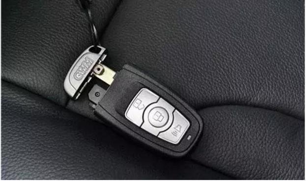 一键启动的车钥匙电量的征兆,彻底没电了怎么