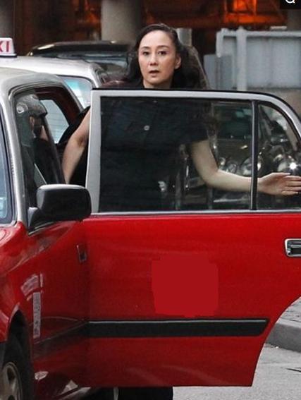 李连杰前妻黄秋燕近照曝光,美艳依旧,完全不输利智!