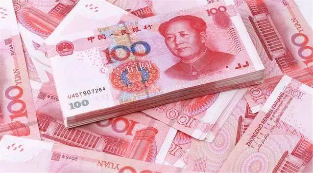 10000元人民币能兑换约3395万越南盾,能