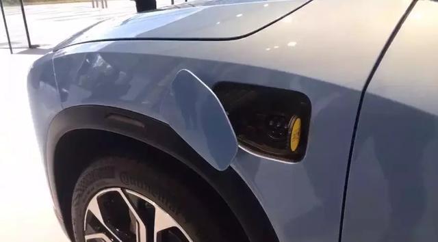 探底蔚来中心,亲手摸一把这部“第一话题车”才放心