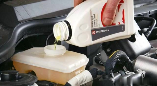 汽车上最保命的刹车油，到底多长时间该换