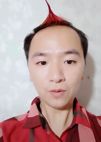 抖音一哥陆超终于换发型了,配色大胆新潮,网