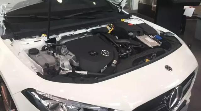 探店奔驰全新A级:拉长的车身、逆天的内饰,皆是对中国的爱