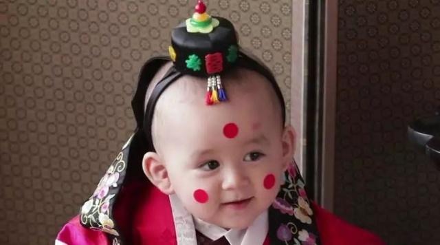 继承民国男孩表情笔画,韩国又一个星二代宝火表白称号包表情图片