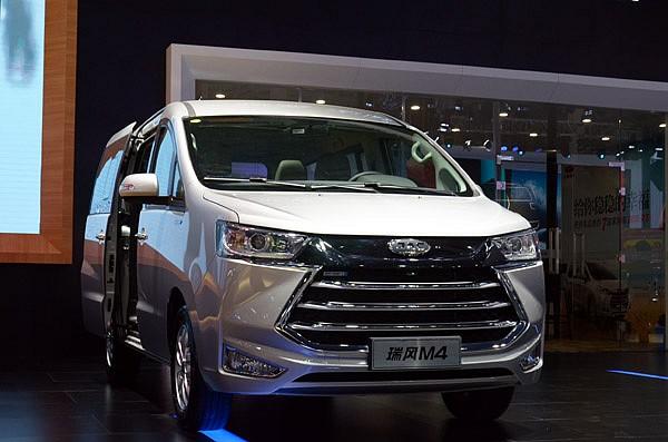 轴距超3米的MPV，搭载2.0T+6DCT，比GL8霸气，仅9万