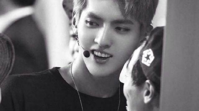 同当红偶像,鹿晗被央视多次称赞,为何吴亦凡却