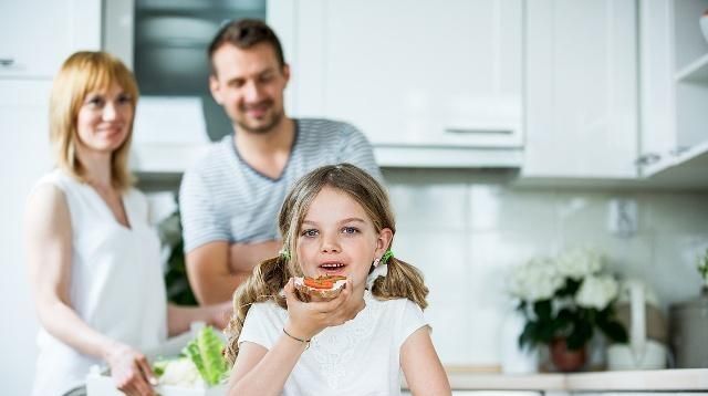 孩子若是到了这个年纪，家长要有男大避母，女大避父的意识了！