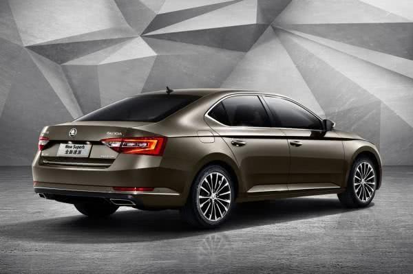 和迈腾同三大件仅14万，标配疲劳驾驶还是掀被门，月销却从没过万