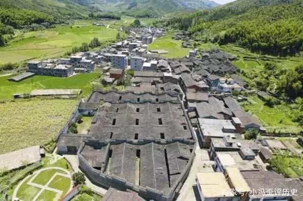 农民锄出一个烂铁牌，专家剥茧抽丝，发现一个价值15亿元绝世宝藏