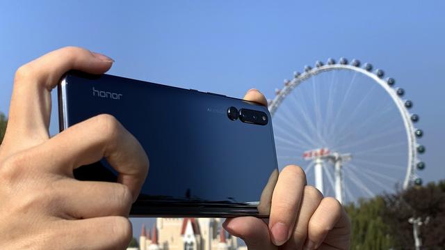 iPhone XS、小米MIX3都没有!荣耀Magic2超广